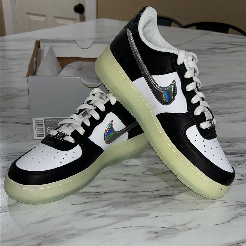 NWT Nike Black and White Sneakers with Holographic Swoosh (6.5Y 8W)